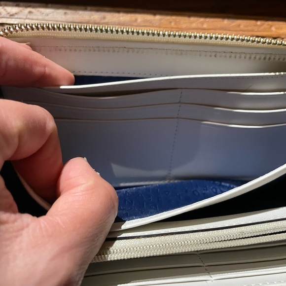 Kate Spade wallet, zipper enclosure - Picture 9 of 16